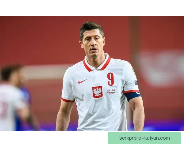 莱万多夫斯基带领波兰球队冲击欧洲杯荣耀，表现亮眼的实力不可小觑