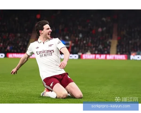 赖斯在本赛季表现稳健，持续提升控球与防守能力，成为球队中场的关键枢纽。