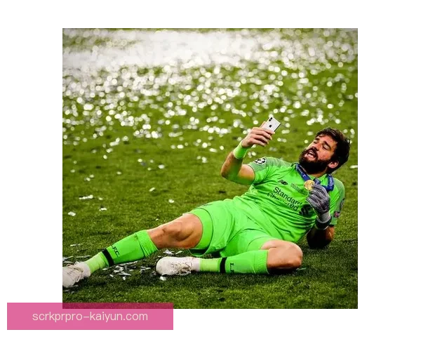 阿利松在历史最年轻守门员纪录中表现稳健，备受关注